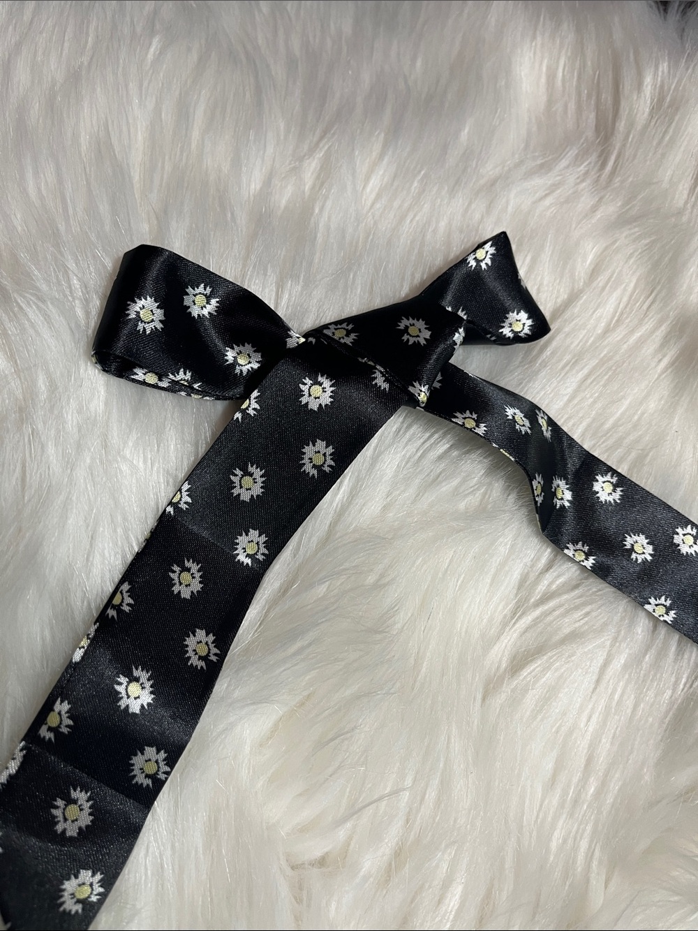 Black Twilly White Flowers